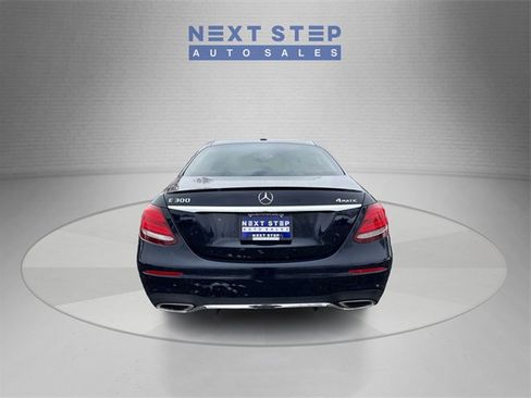 Used 2017 Mercedes-Benz E 300 4MATIC image 7