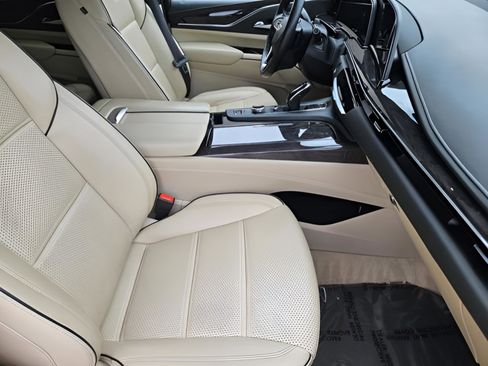 Used 2022 Cadillac Escalade Premium Luxury RWD image 7