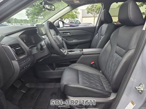 Certified 2025 Nissan Rogue Platinum w/ Platinum Premium Package FWD image 9