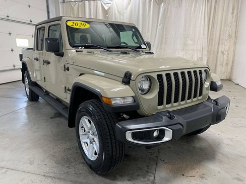 Used 2020 Jeep Gladiator Sport w/ Quick Order Package 24S AWD/4WD image 14