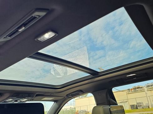 Used 2021 GMC Yukon Denali w/ Denali Ultimate Package image 9