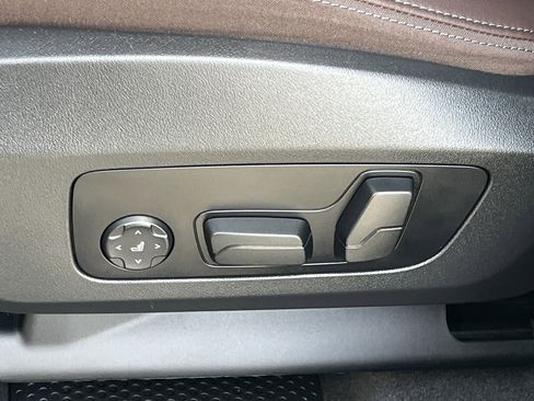 Used 2025 BMW X1 xDrive28i w/ Technology Package image 19