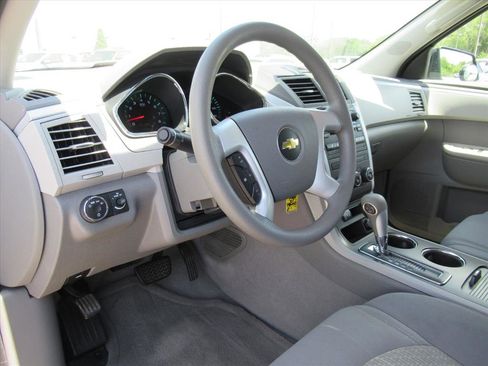 Used 2012 Chevrolet Traverse LS FWD image 16