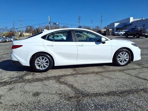 Used 2025 Toyota Camry LE image 12