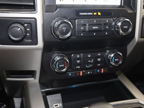 Used 2019 Ford F150 Lariat image 27