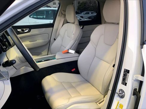 Used 2023 Volvo XC60 B5 Plus w/ Climate Package image 8