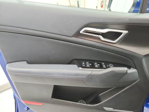Used 2025 Kia Sportage EX FWD image 32