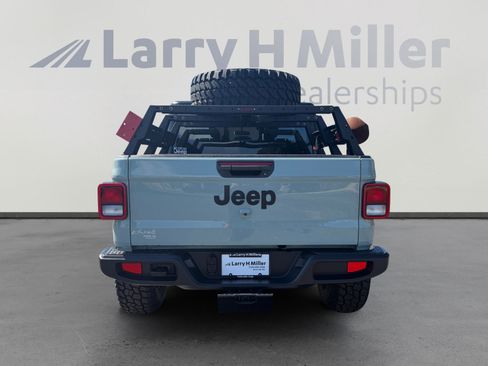 Used 2023 Jeep Gladiator Sport AWD/4WD image 4