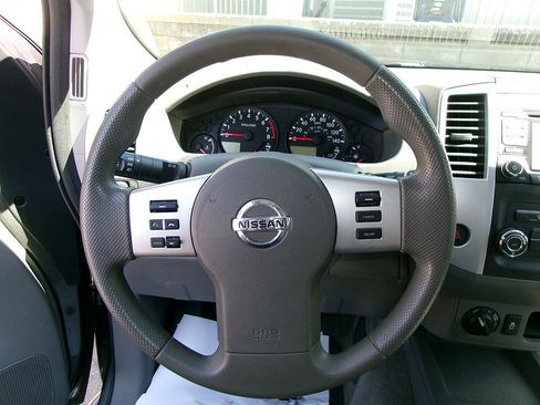 Used 2016 Nissan Frontier SV image 17