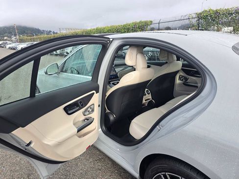 Used 2025 Mercedes-Benz C 300 4MATIC Sedan image 17