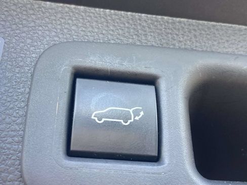 Used 2022 Toyota Highlander Limited AWD/4WD image 11