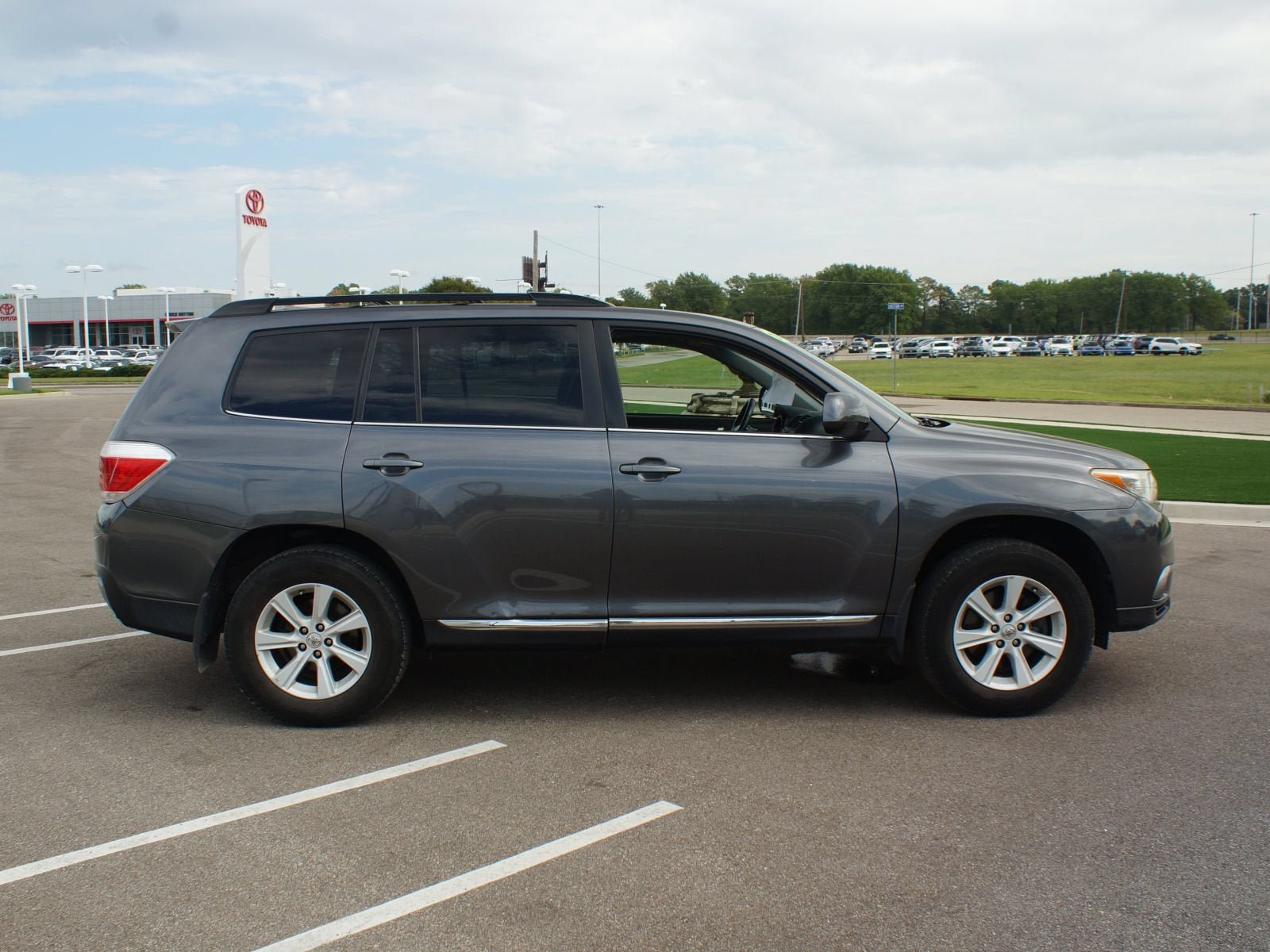 Used 2013 Toyota Highlander SE AWD/4WD image 16