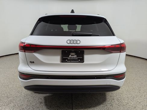 Used 2025 Audi Q6 e-tron Premium w/ Convenience Package image 6