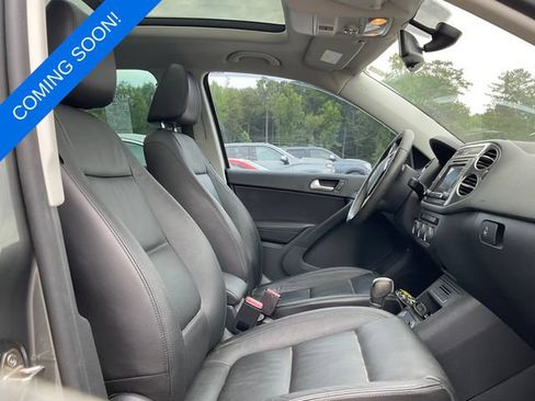 Used 2017 Volkswagen Tiguan Sport FWD image 6