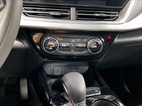 Used 2025 Chevrolet Trax LT FWD image 15