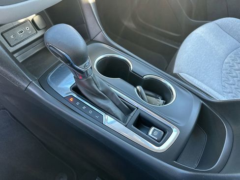 Used 2023 Chevrolet Equinox LS image 19