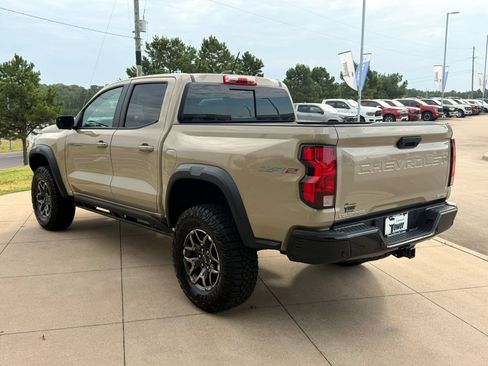 Used 2024 Chevrolet Colorado ZR2 w/ Technology Package AWD/4WD image 4