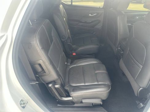 Used 2022 Chevrolet Traverse RS FWD image 30