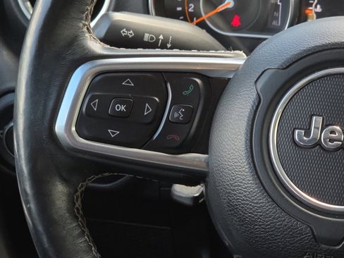 Used 2019 Jeep Wrangler Unlimited Sahara AWD/4WD image 19
