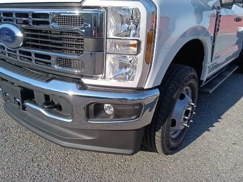 New 2026 Ford F350 XL w/ XL Chrome Package image 9