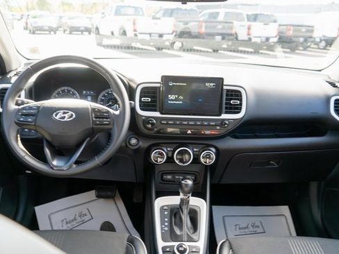 Used 2022 Hyundai Venue Limited image 14
