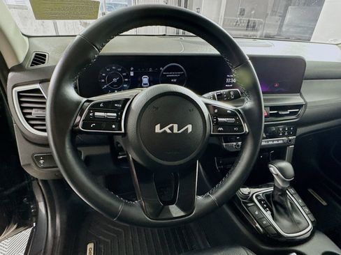 Used 2024 Kia Seltos EX image 8