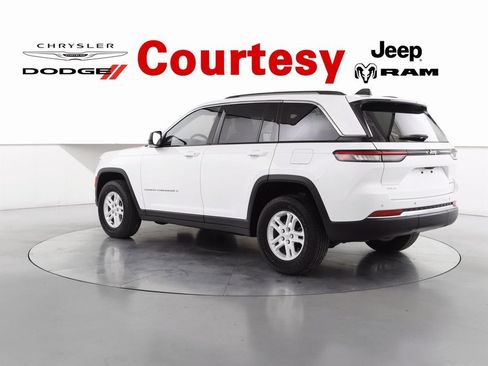 Certified 2022 Jeep Grand Cherokee Laredo w/ Luxury Tech Group I image 7