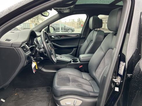 Used 2018 Porsche Macan Base image 15