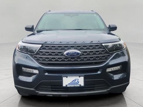 Used 2023 Ford Explorer XLT w/ Equipment Group 202A AWD/4WD image 4