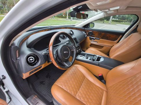 Used 2019 Jaguar XJ L Portfolio RWD image 6