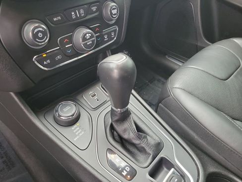 Used 2021 Jeep Cherokee High Altitude image 24