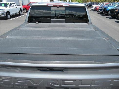 Used 2019 Chevrolet Silverado 1500 High Country w/ Technology Package image 33