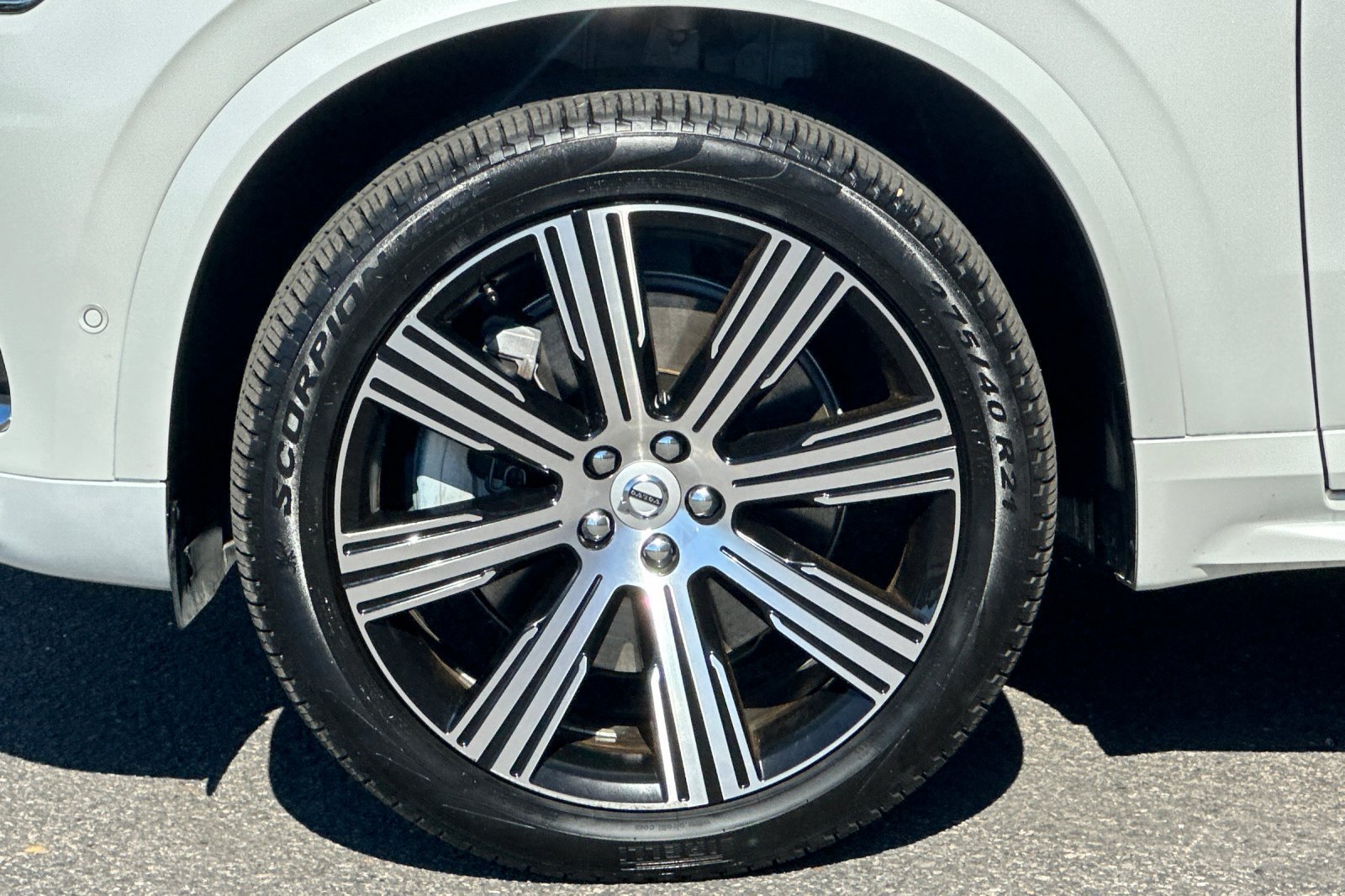 Certified 2025 Volvo XC90 T8 Ultra w/ Protection Package AWD/4WD image 12