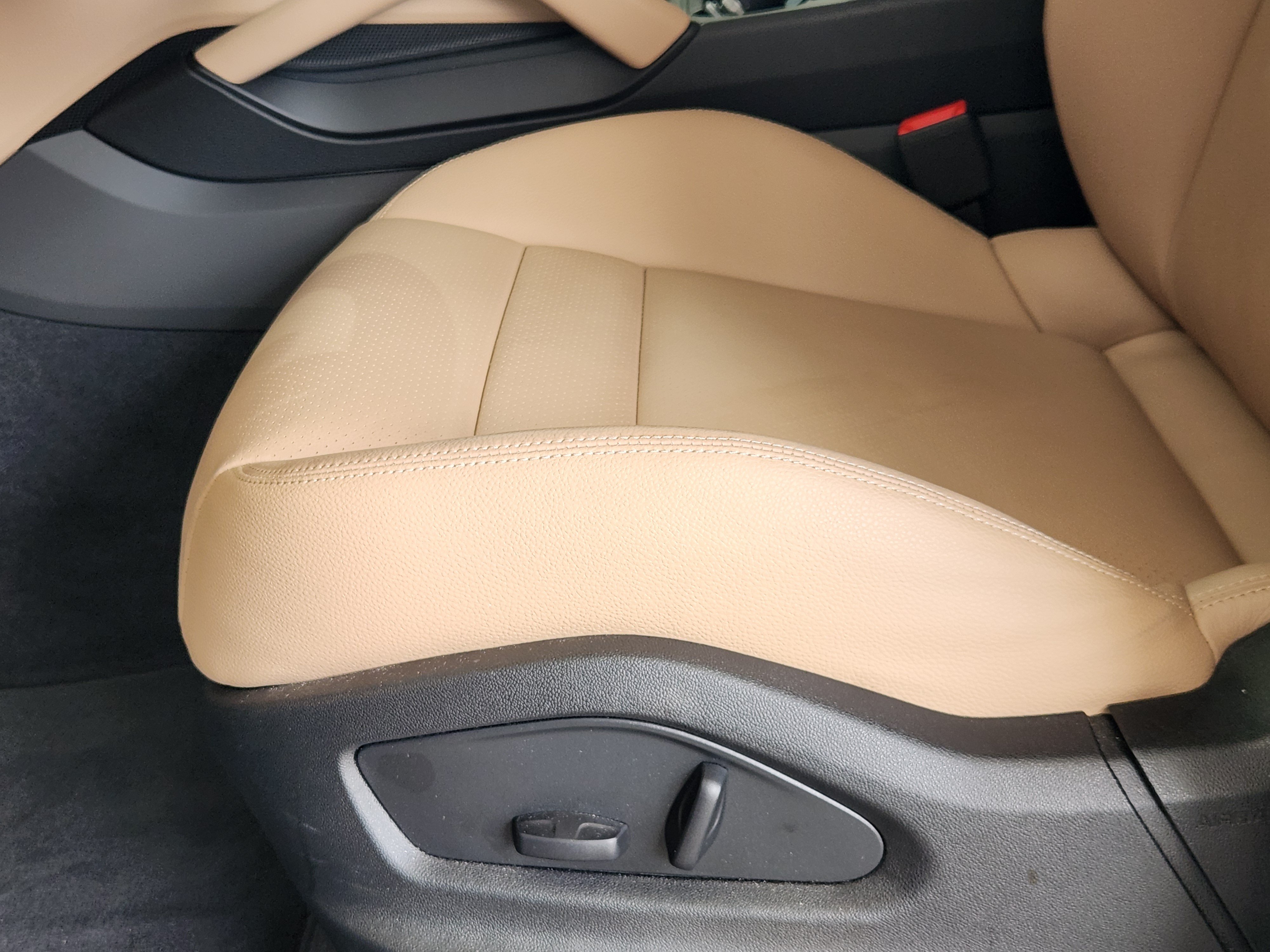 Certified 2026 Porsche Cayenne AWD/4WD image 24
