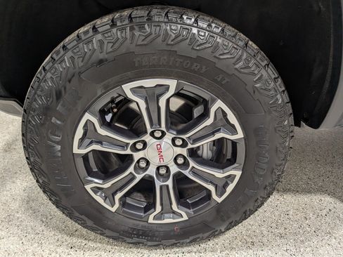 Used 2024 GMC Canyon AT4 w/ Technology Package AWD/4WD image 12