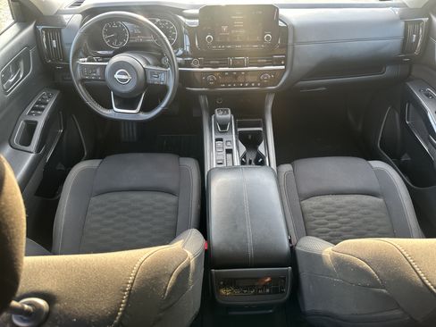 Used 2024 Nissan Pathfinder SV FWD image 22