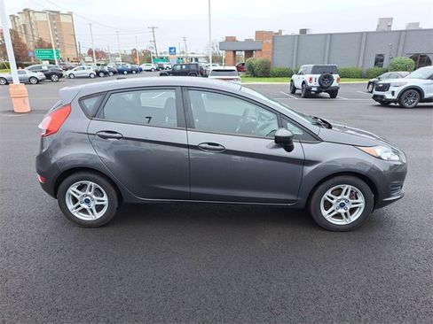 Used 2017 Ford Fiesta SE image 6
