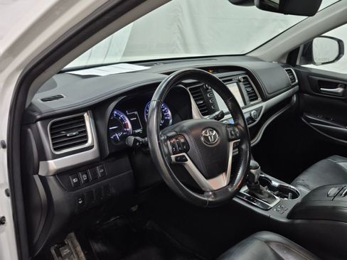 Used 2017 Toyota Highlander XLE AWD/4WD image 10