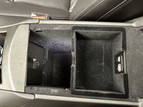 Certified 2024 Cadillac XT5 Sportv w/ LPO, Floor Liner Package AWD/4WD image 28