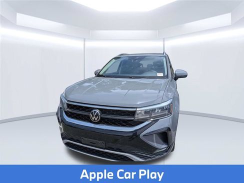 Used 2024 Volkswagen Taos SE FWD image 2