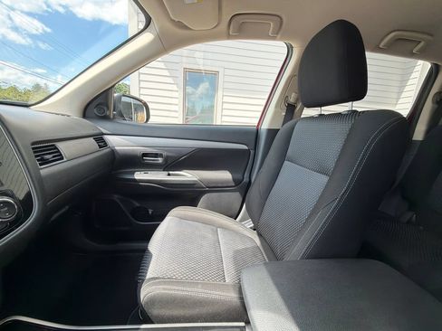 Used 2018 Mitsubishi Outlander SE AWD/4WD image 22