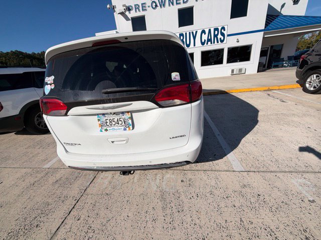 Used 2017 Chrysler Pacifica Limited FWD image 23
