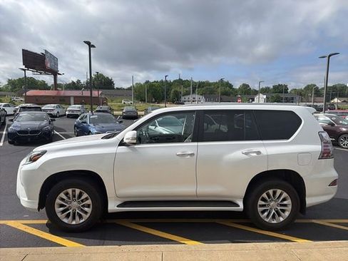 Used 2022 Lexus GX 460 Premium w/ Premium Package AWD/4WD image 3