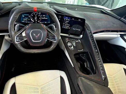 Used 2023 Chevrolet Corvette Stingray Premium Conv w/ Z51 Performance Package RWD image 19