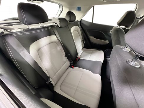 Used 2024 Hyundai Venue SEL FWD image 24