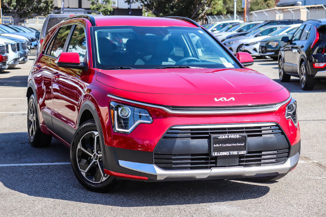 Certified 2025 Kia Niro EX FWD image 2