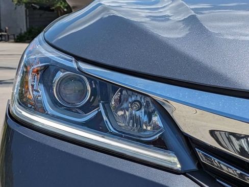 Used 2017 Honda Accord EX image 11