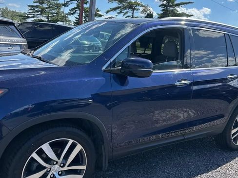Used 2017 Honda Pilot Touring image 2