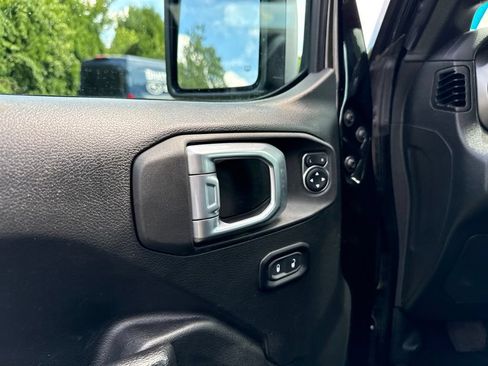 Used 2022 Jeep Gladiator Sport AWD/4WD image 21