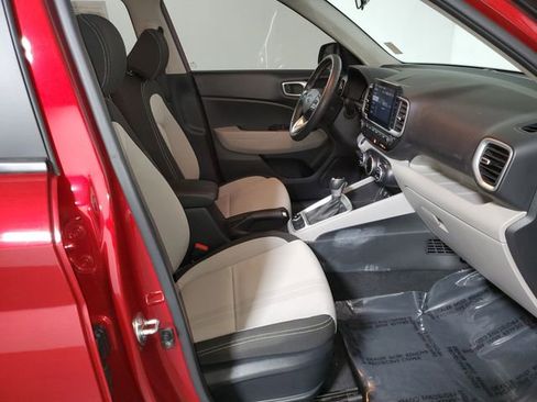 Used 2024 Hyundai Venue SEL image 10